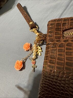 Jessica Simpson Brown Croc-Embossed Wristlet with Gold Medallion/jewelry bundle